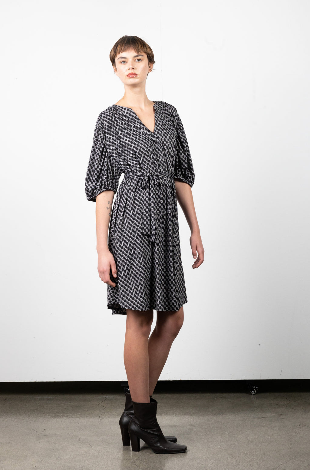 ELBOW SLEEVE PLEATED HI LOW SHIRT DRESS W/SASH - D3101X-94590