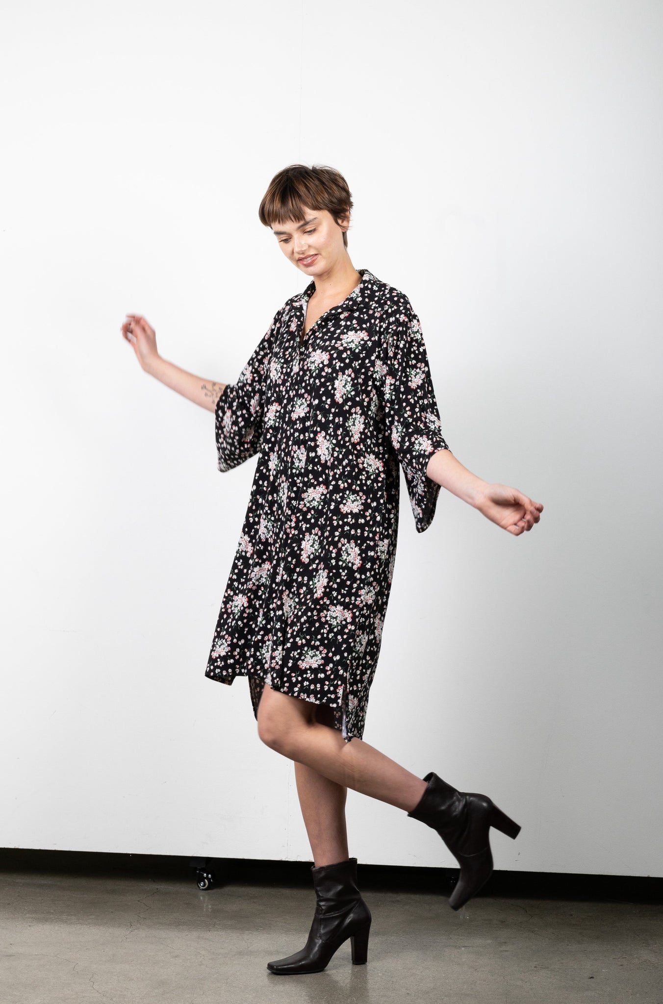 STEP HEM 3/4 SLEEVE OPEN COLLAR DRESS - D3140-A0250