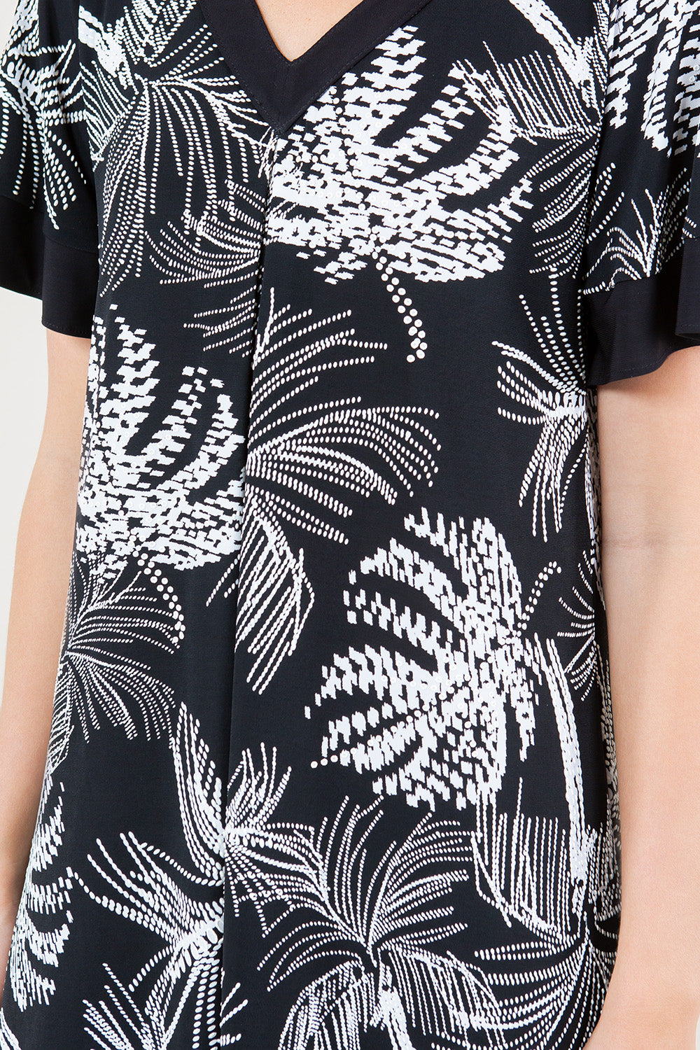 S/SLV ILLUSION HEM V NECK SHIFT DRESS