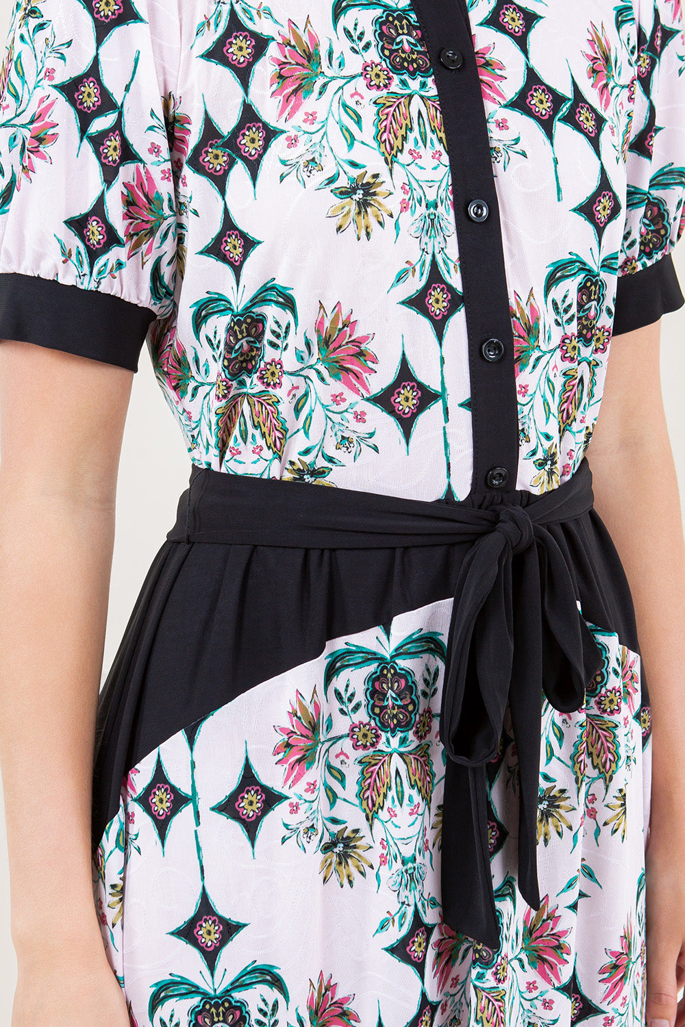 S/SLV ACCENTED HANKERCHIEF DRESS W/SASH