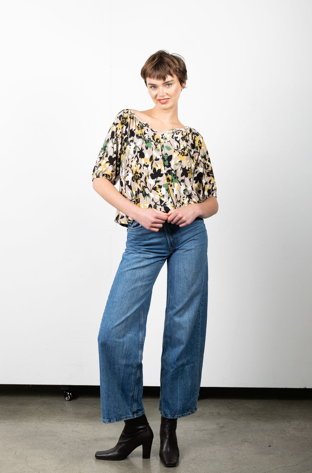 ELBOW NOTCHED NECK PEASANT BALLOON TOP - T10953-A02001