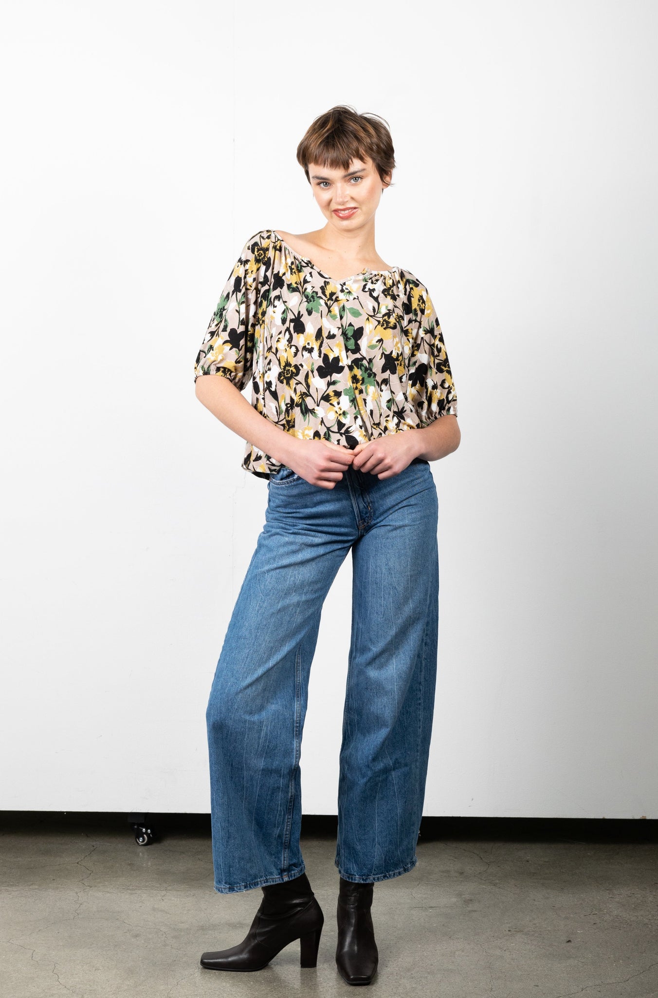 ELBOW NOTCHED NECK PEASANT BALLOON TOP - T10953-A02001