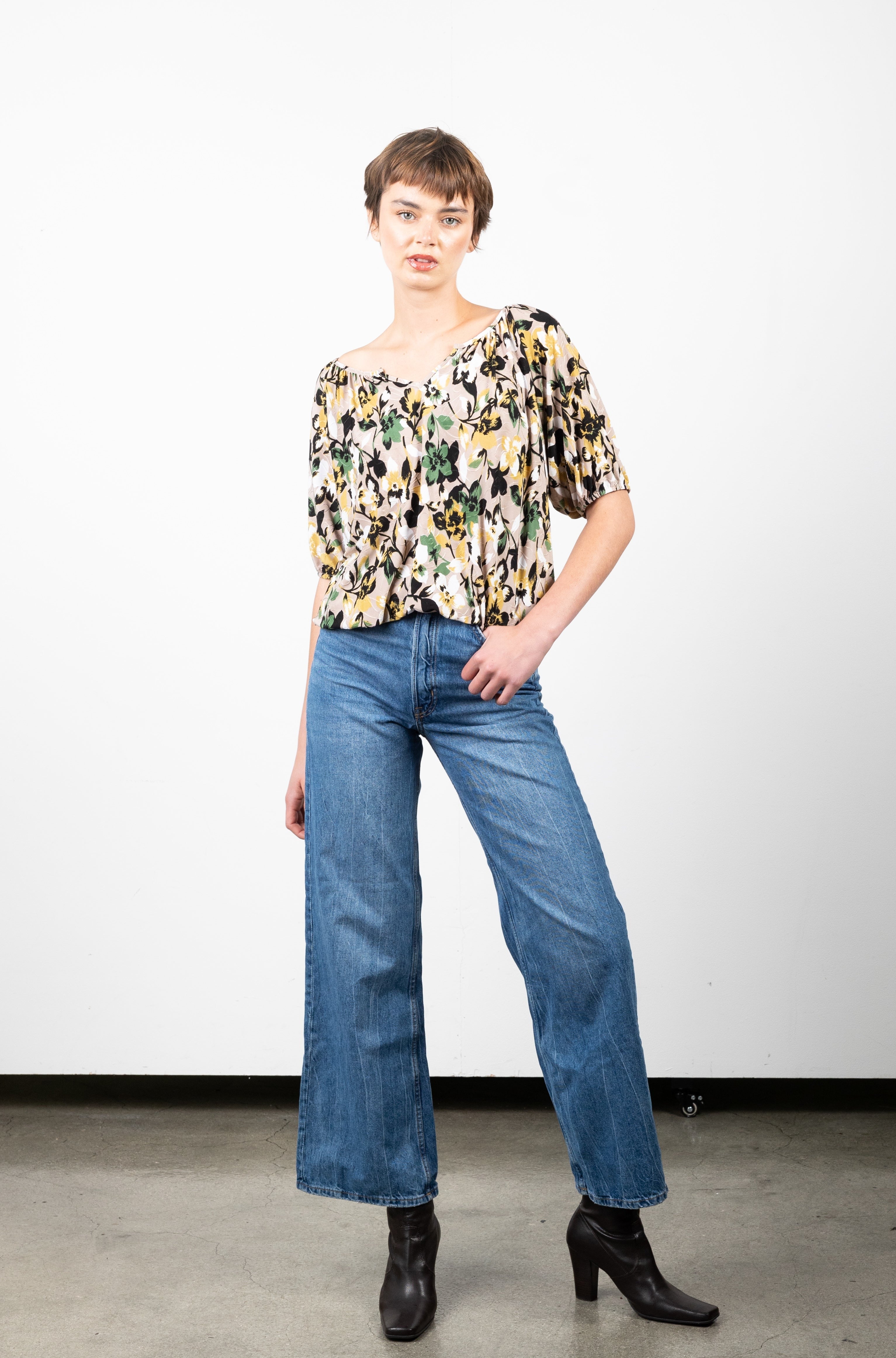 ELBOW NOTCHED NECK PEASANT BALLOON TOP - T10953-A02001
