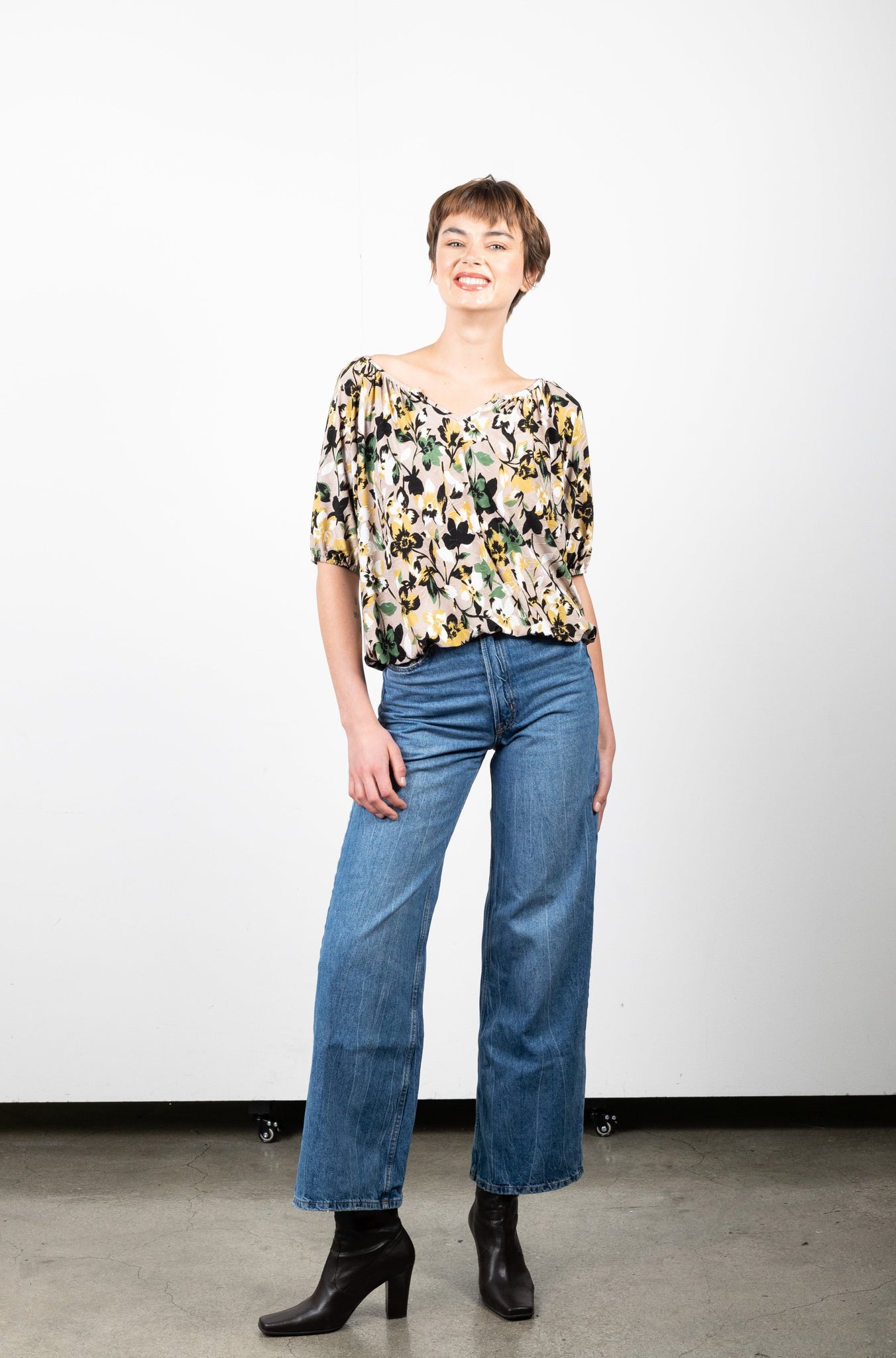 ELBOW NOTCHED NECK PEASANT BALLOON TOP - T10953-A02001