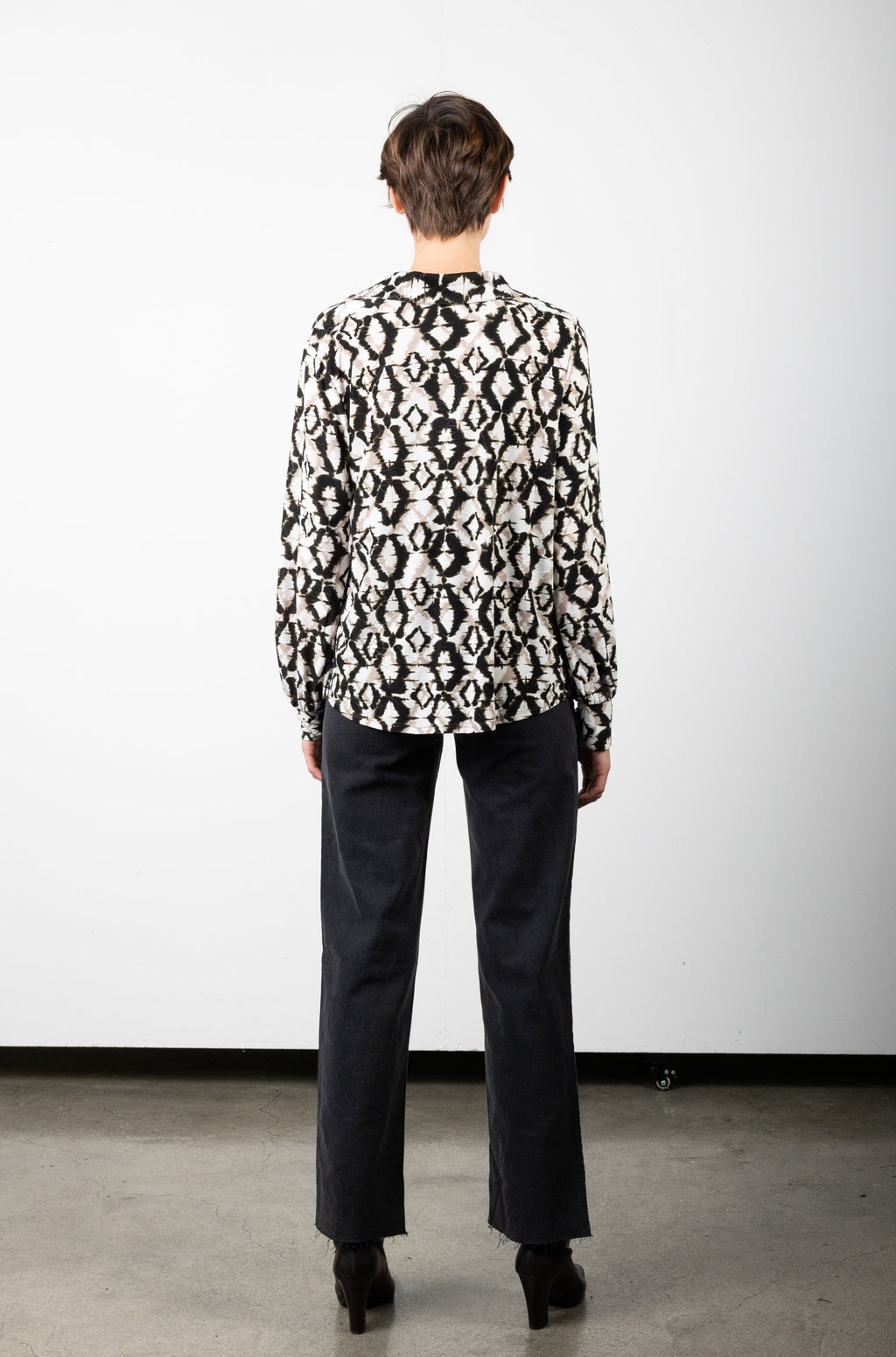 1/2 PLACKET V NECK BLOUSE WITH COLLAR  - T11187-0586-4H
