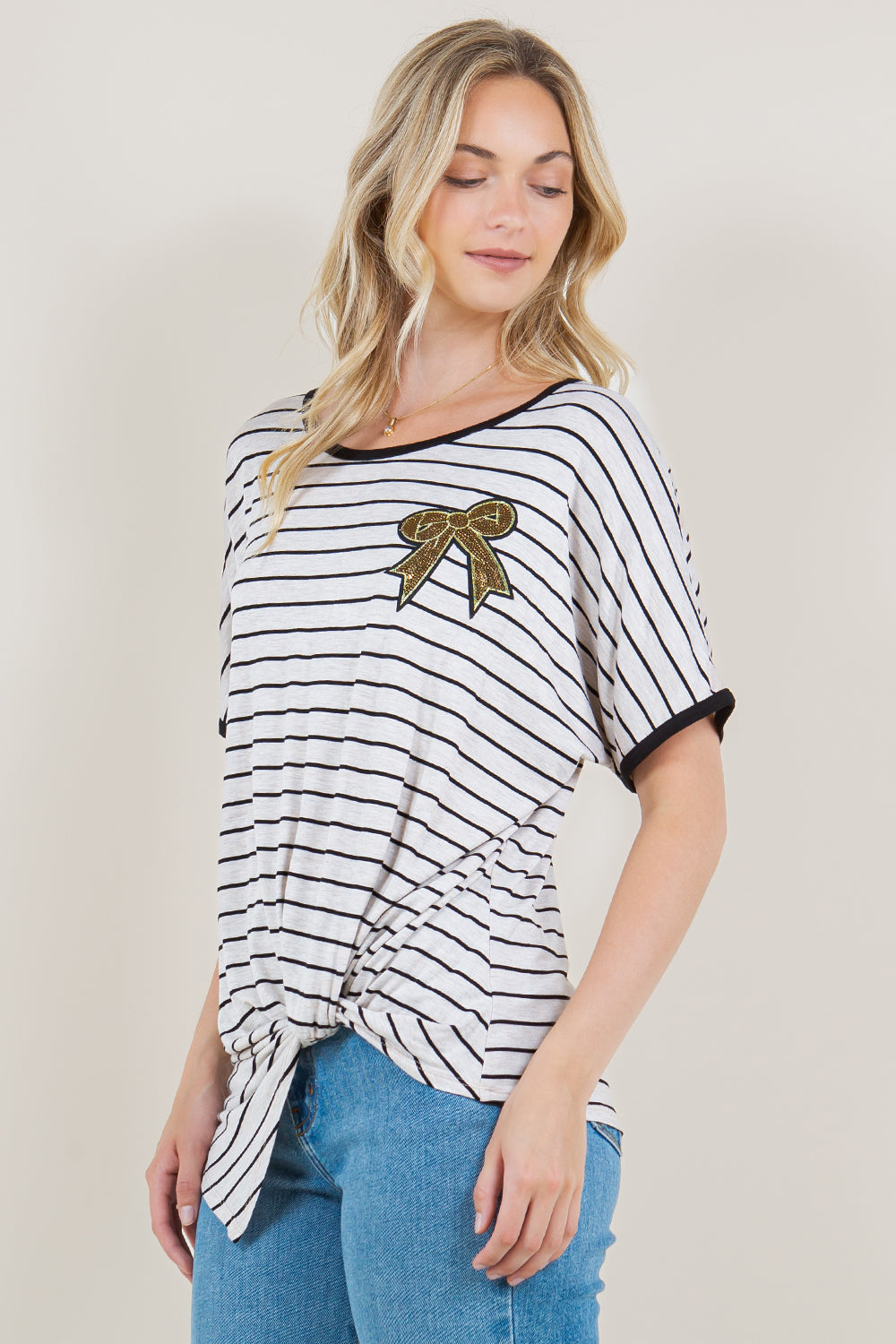 ELBOW SLEEVE CONTRAST BINDING FRONT TWIST HANDKERCHIEF HEM TOP - T11289