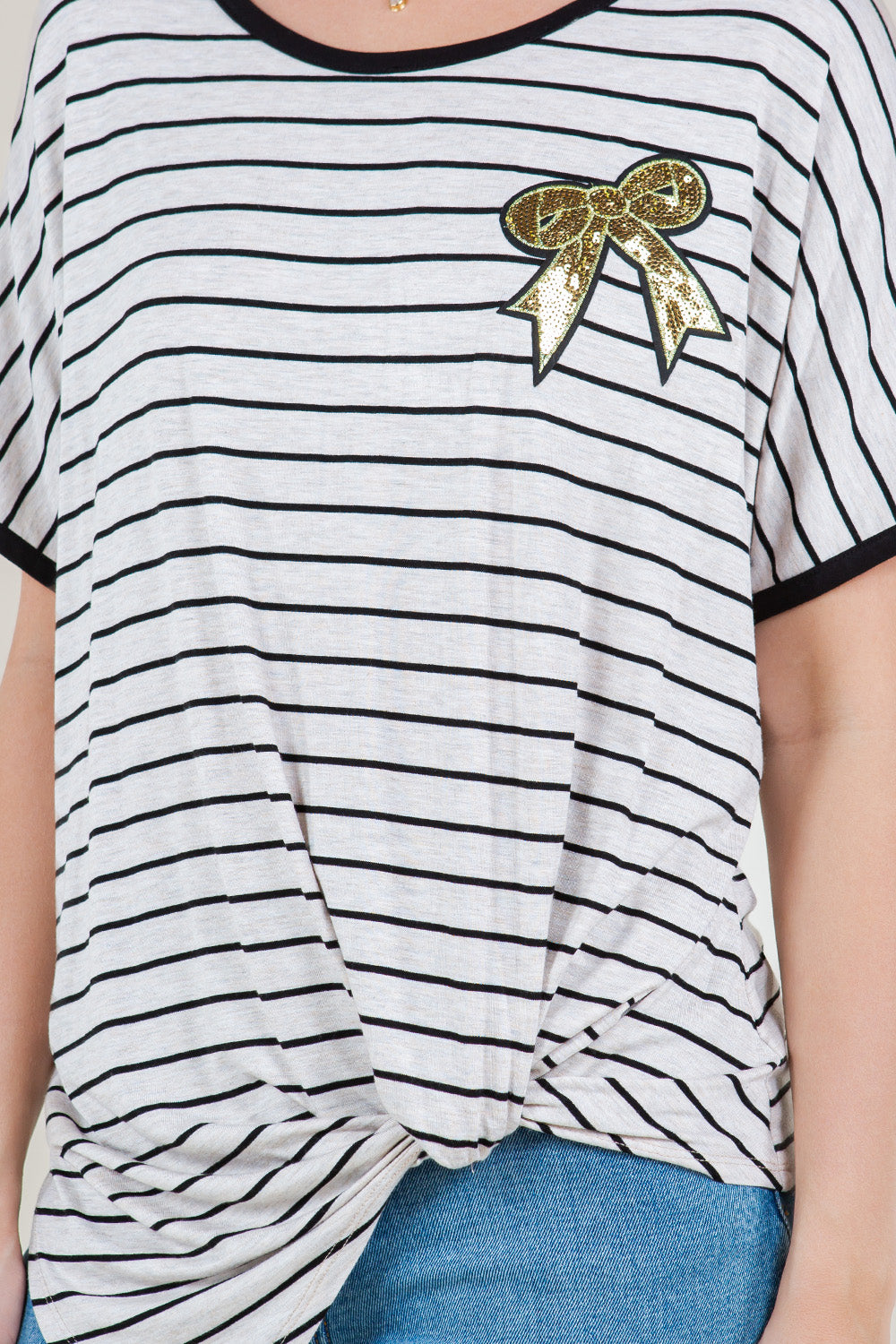ELBOW SLEEVE CONTRAST BINDING FRONT TWIST HANDKERCHIEF HEM TOP - T11289