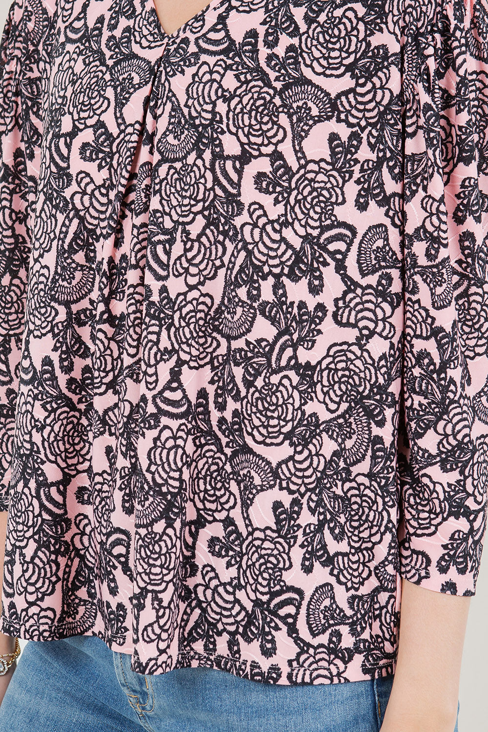 3/4 SLV V-NECK NOTCH STAND COLLAR LACE TRIM TOP - T11516-0930