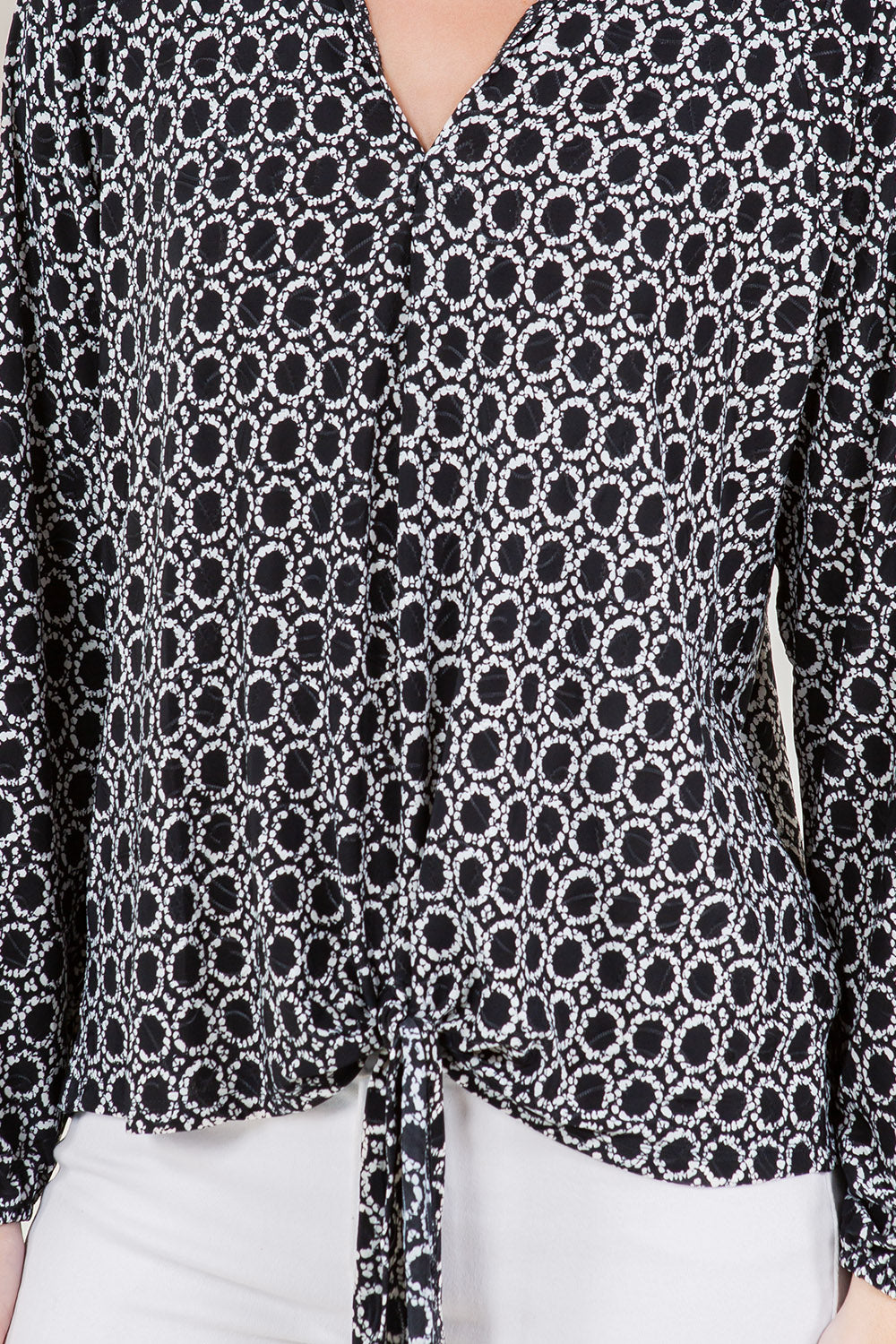 LS COLLAR V-NECK TIE FRONT BLOUSE  - T11552-A0589-JQITY