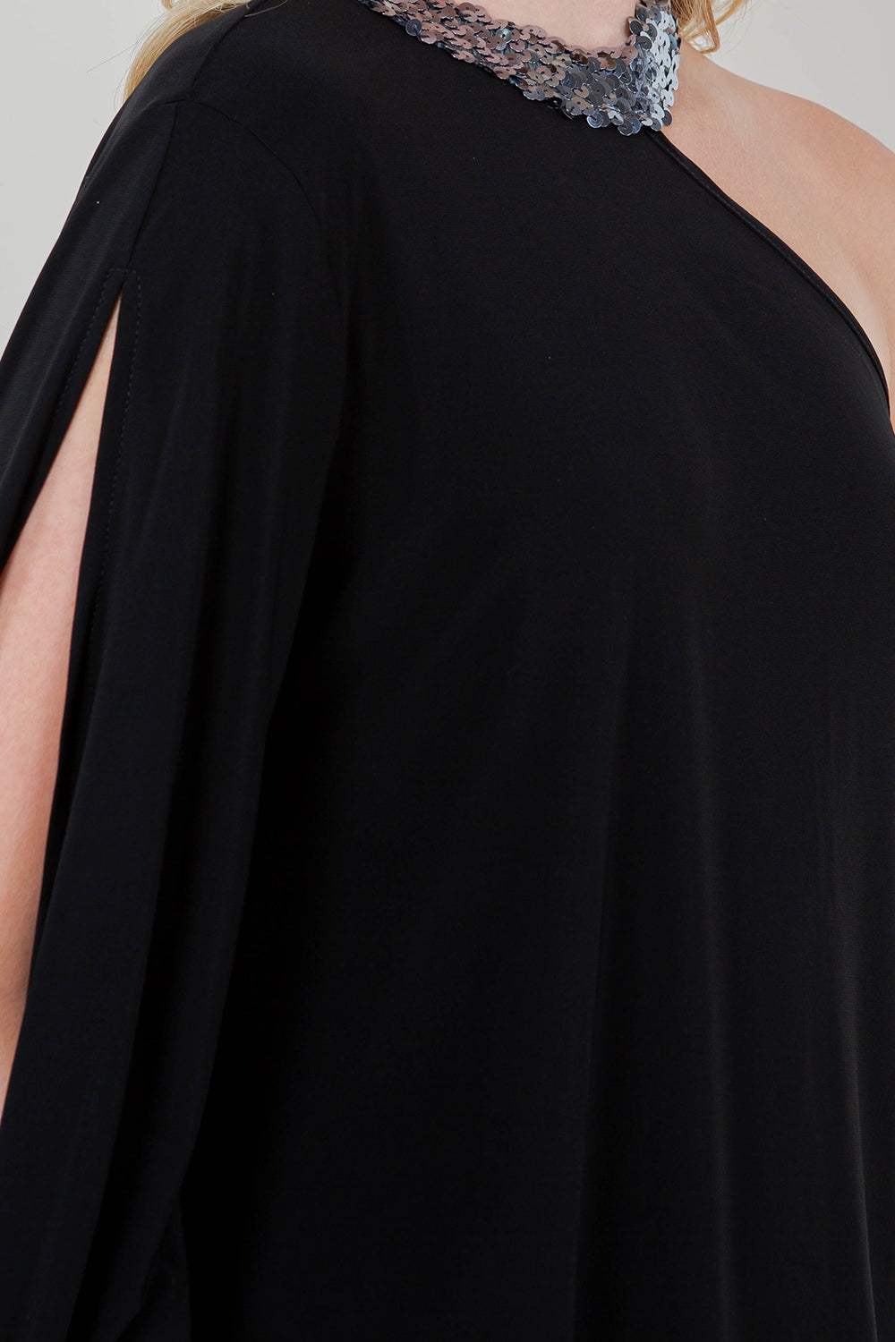 LS ASYM COLD SHOULDER COWL SLV MOCK NK TOP T12010-ITY-BLK