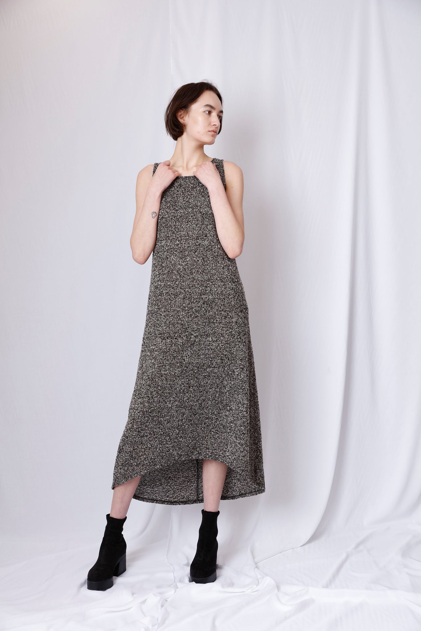 HI LOW SLEEVLESS MAXI DRESS