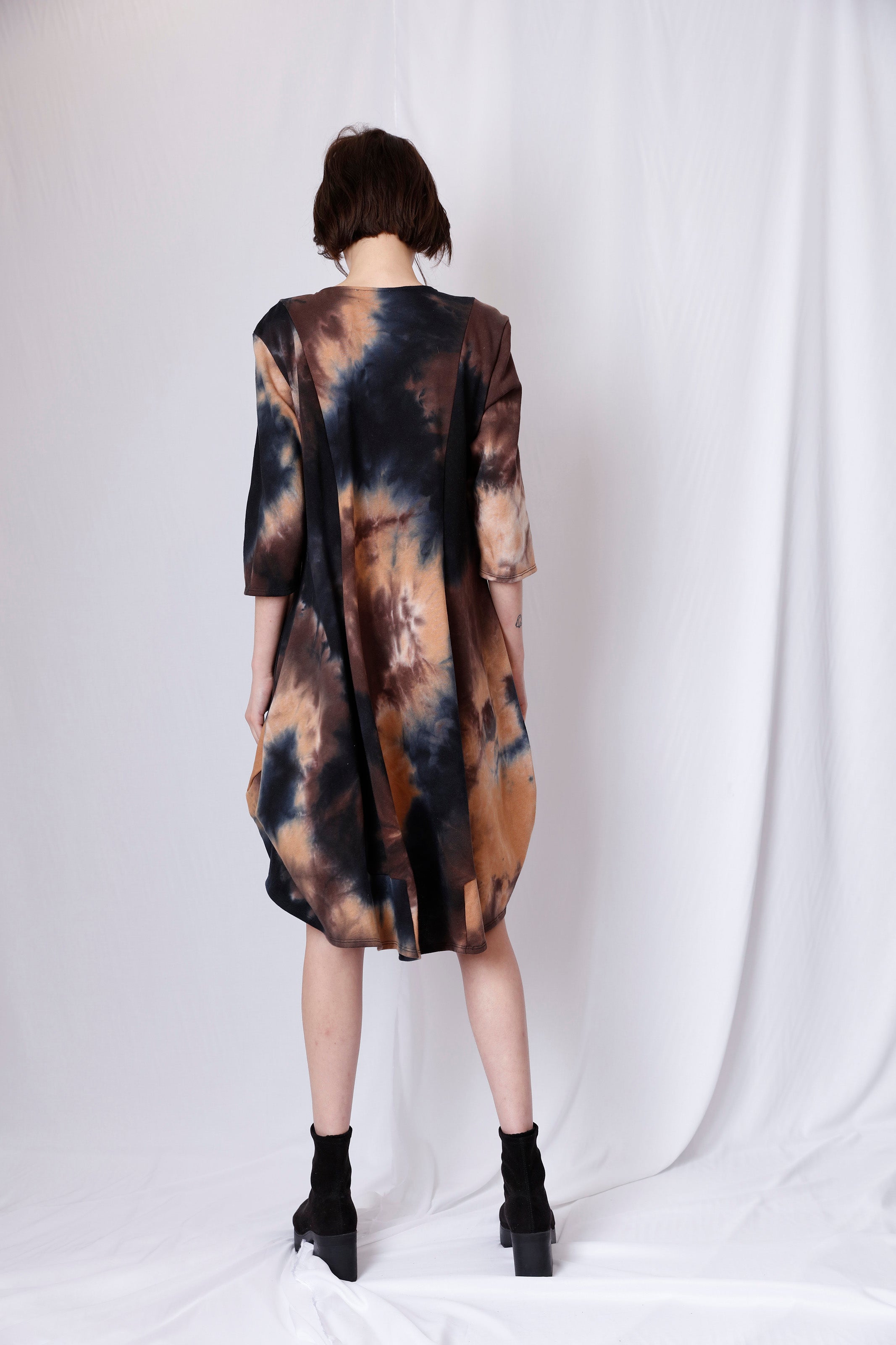 3/4 SLEEVE ROUND NECK VOLUME DRESS