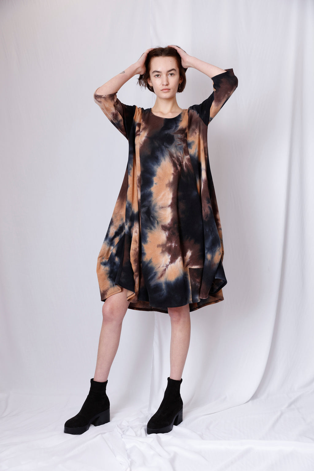3/4 SLEEVE ROUND NECK VOLUME DRESS