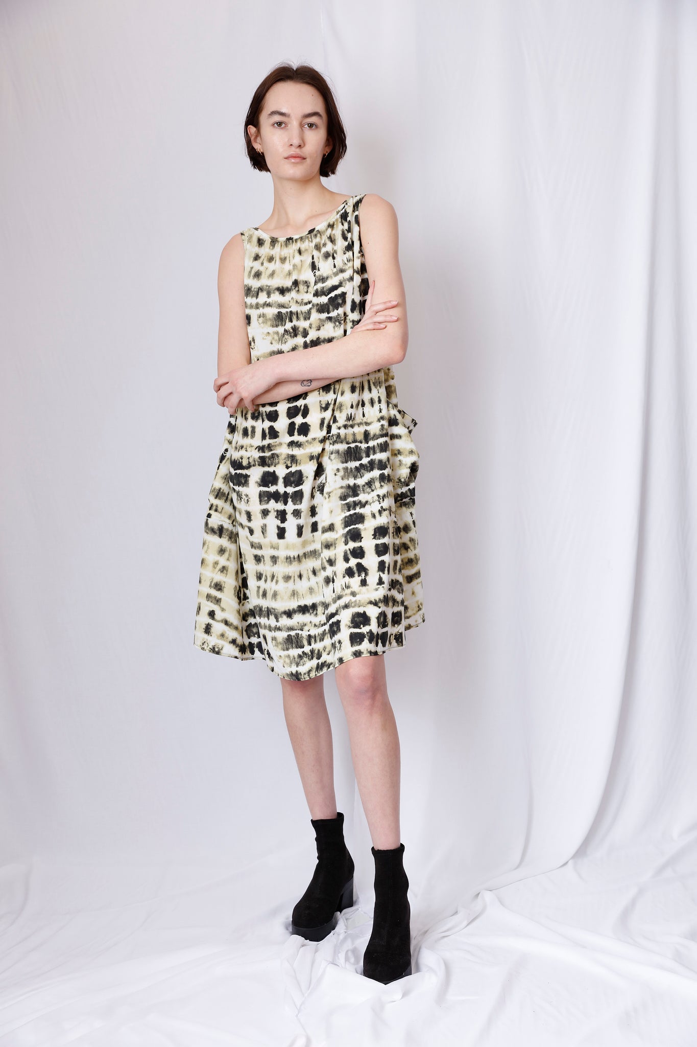 SLEEVELESS DRESS WITH POCKETS