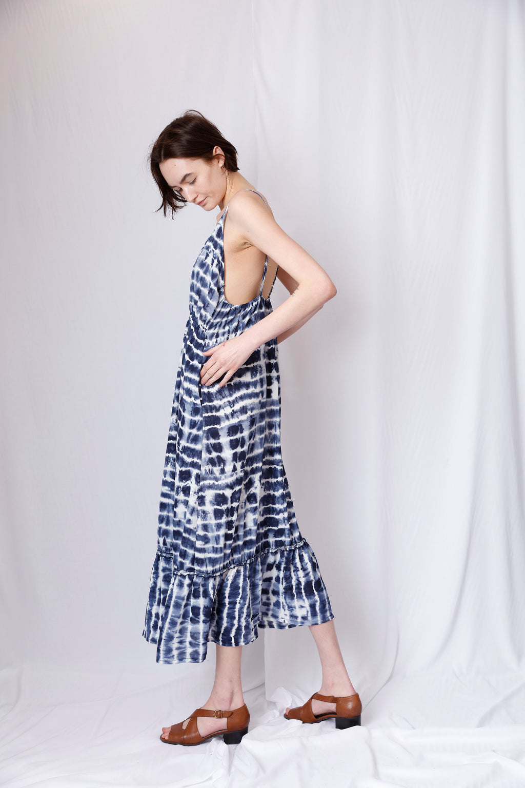 SLEEVELESS DEEP V NECK MID DRESS WITH SMOCKED WAISTBAND