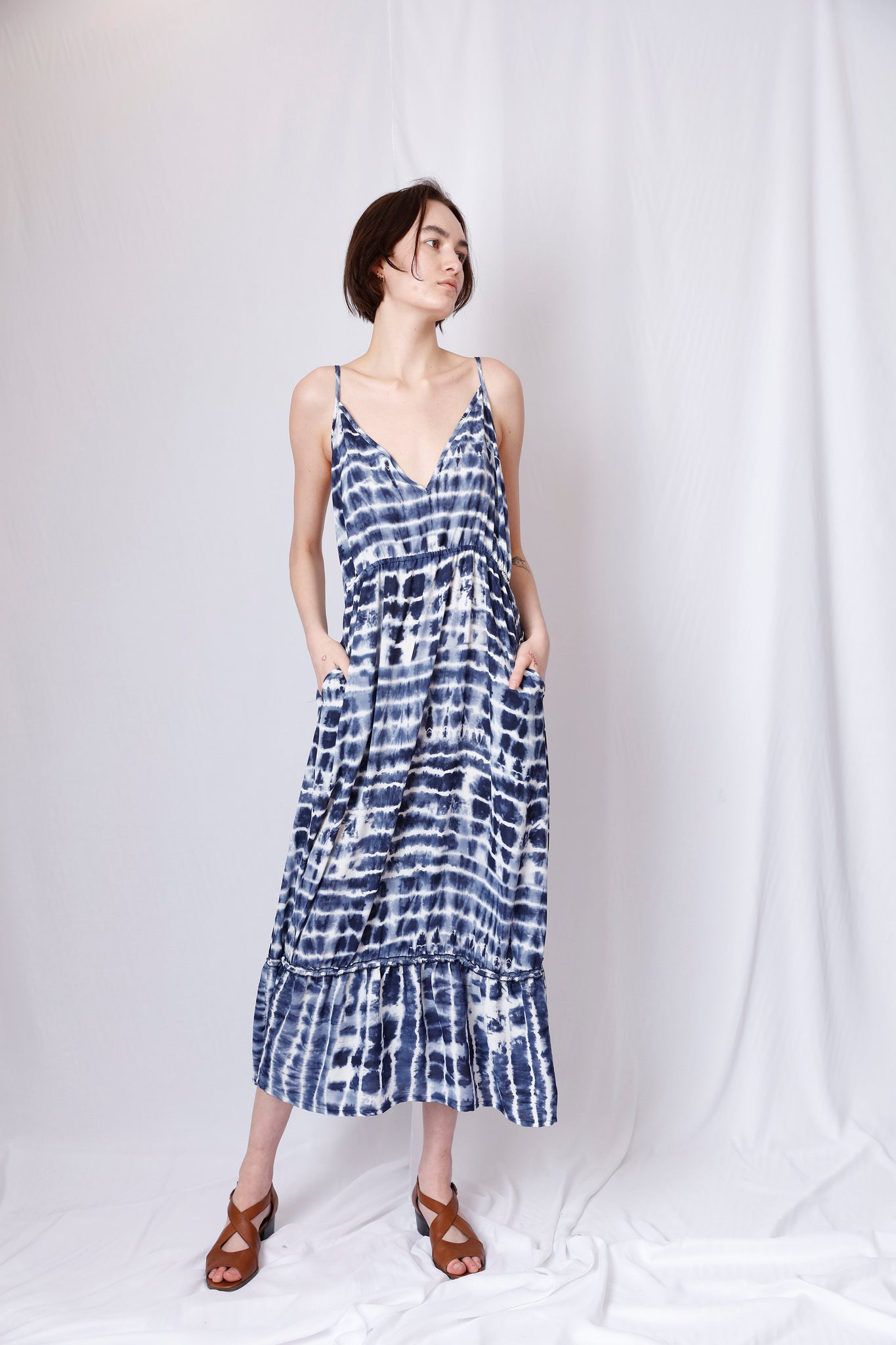 SLEEVELESS DEEP V NECK MID DRESS WITH SMOCKED WAISTBAND