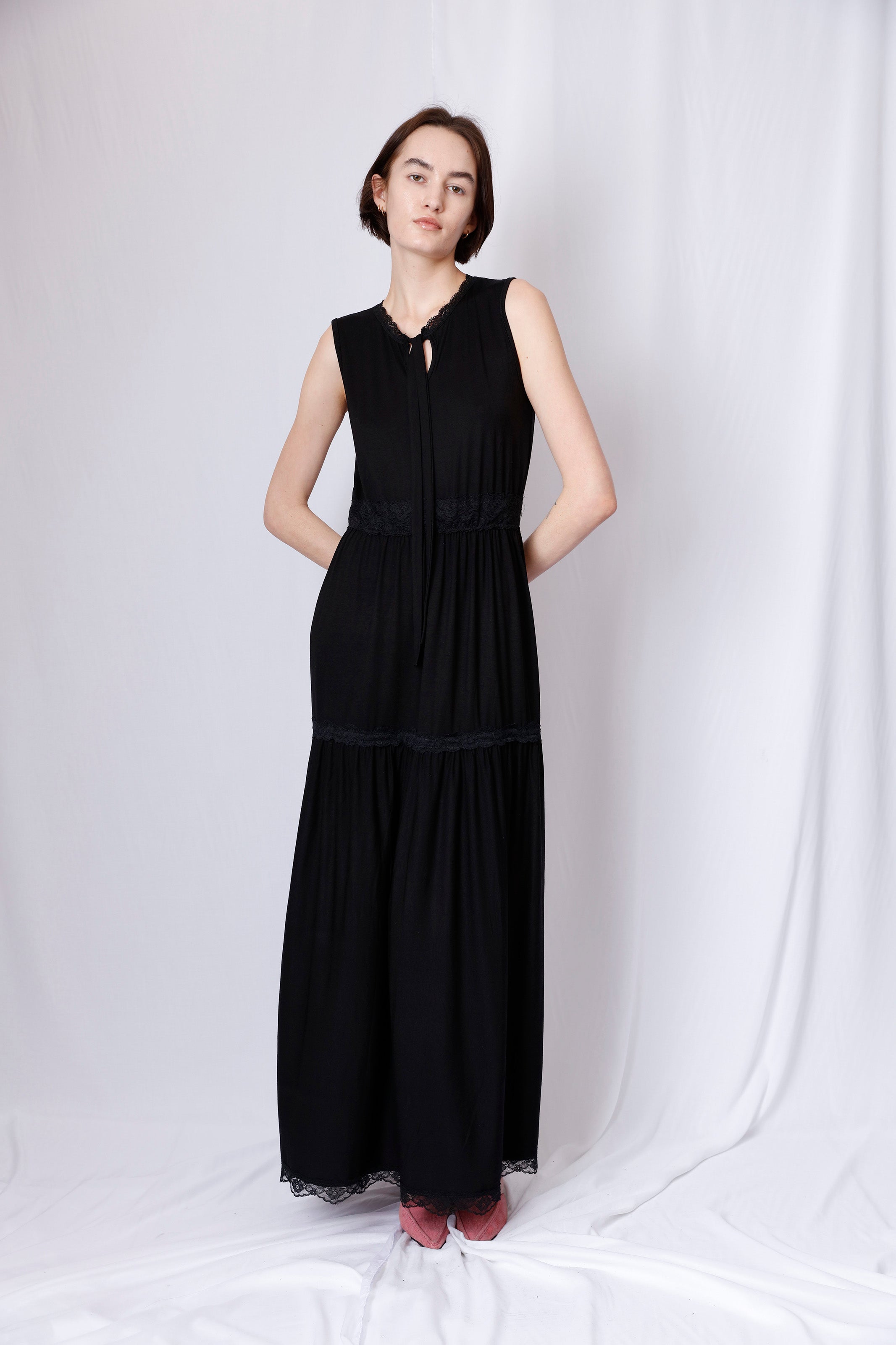 SLVLESS TIERED MAXI DRESS WITH POCKETS