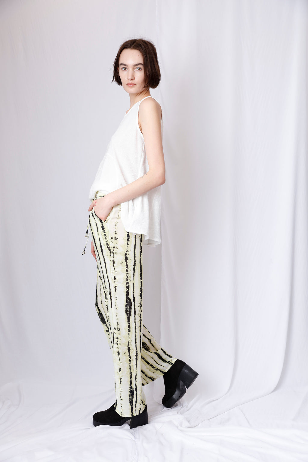 DRAWSTRING PANTS WITH LEG PLEAT