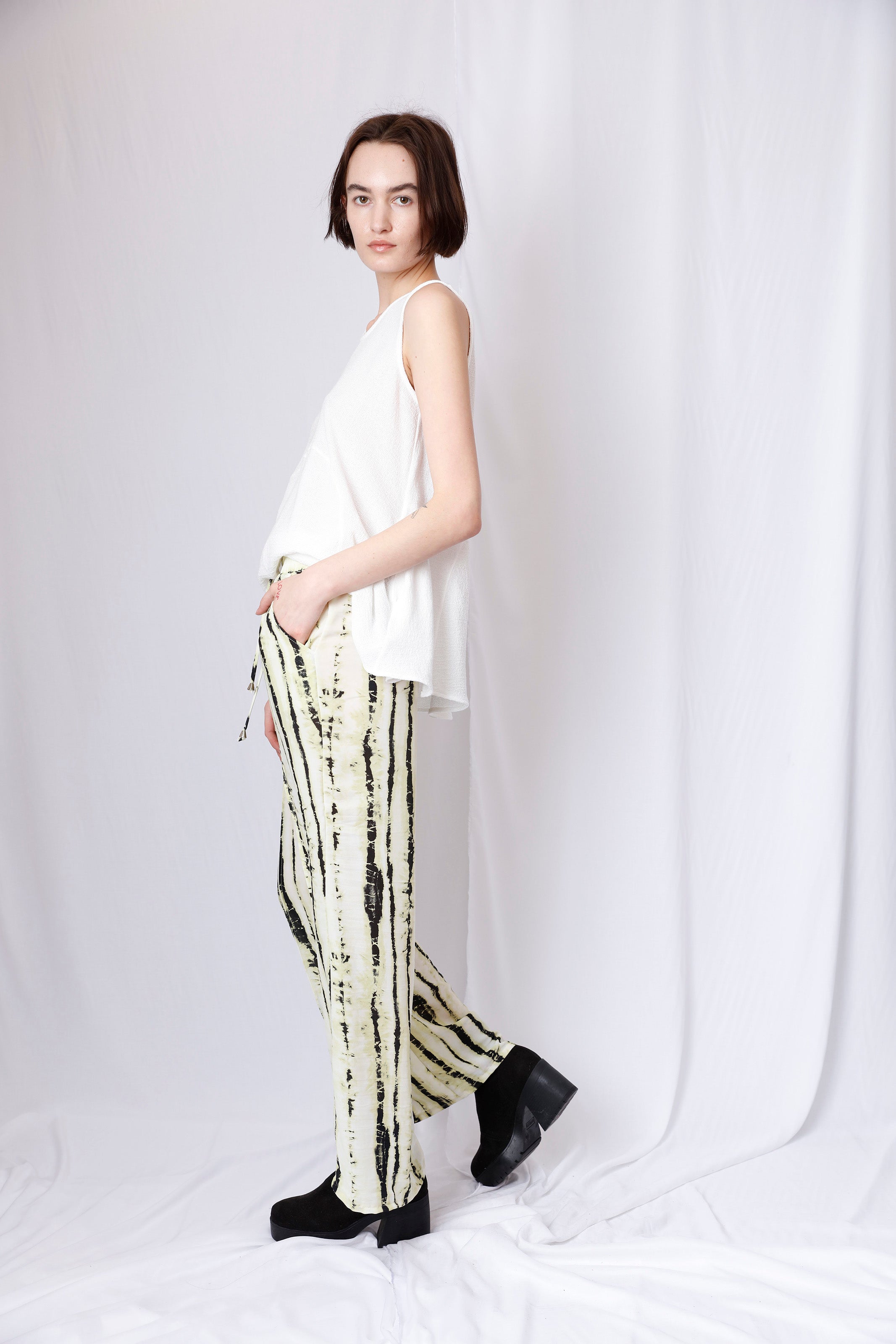 DRAWSTRING PANTS WITH LEG PLEAT