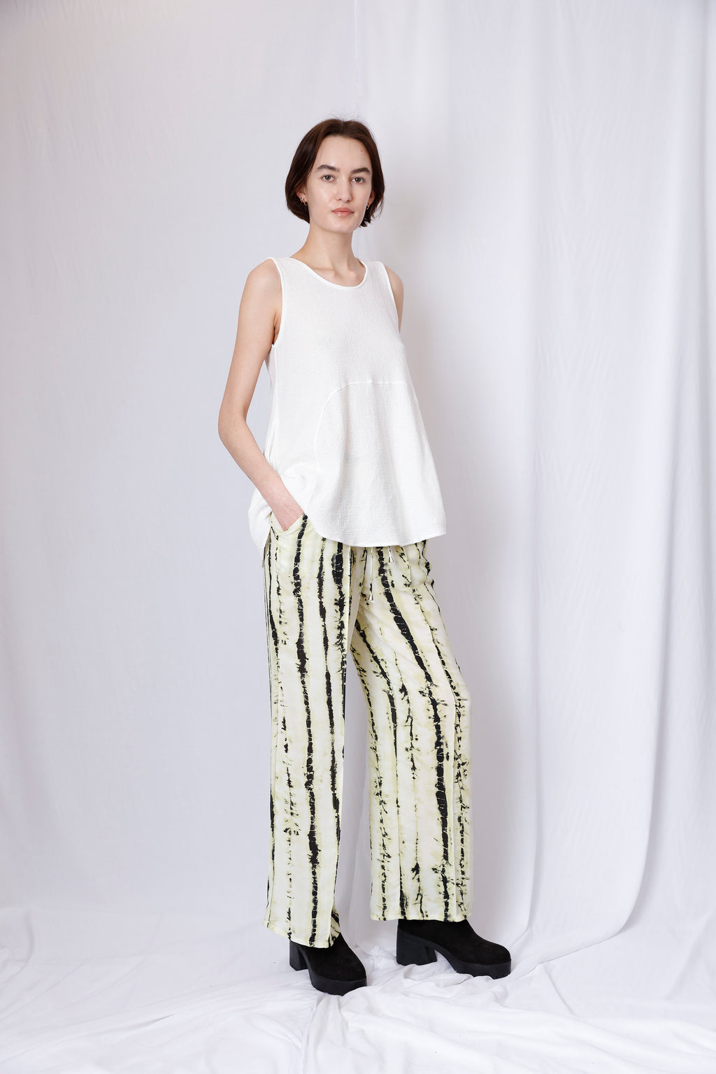 DRAWSTRING PANTS WITH LEG PLEAT